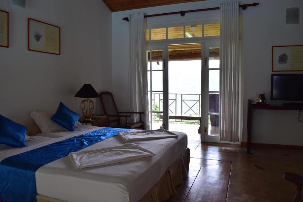 Forest Edge Hotel Ginigathena Exterior photo
