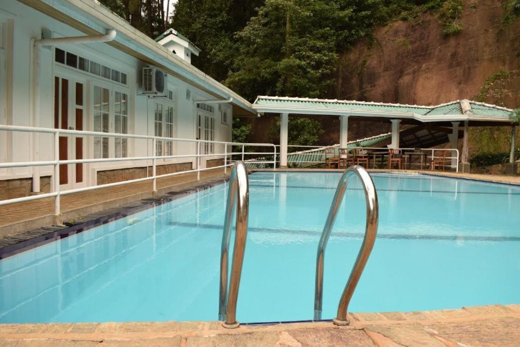 Forest Edge Hotel Ginigathena Exterior photo